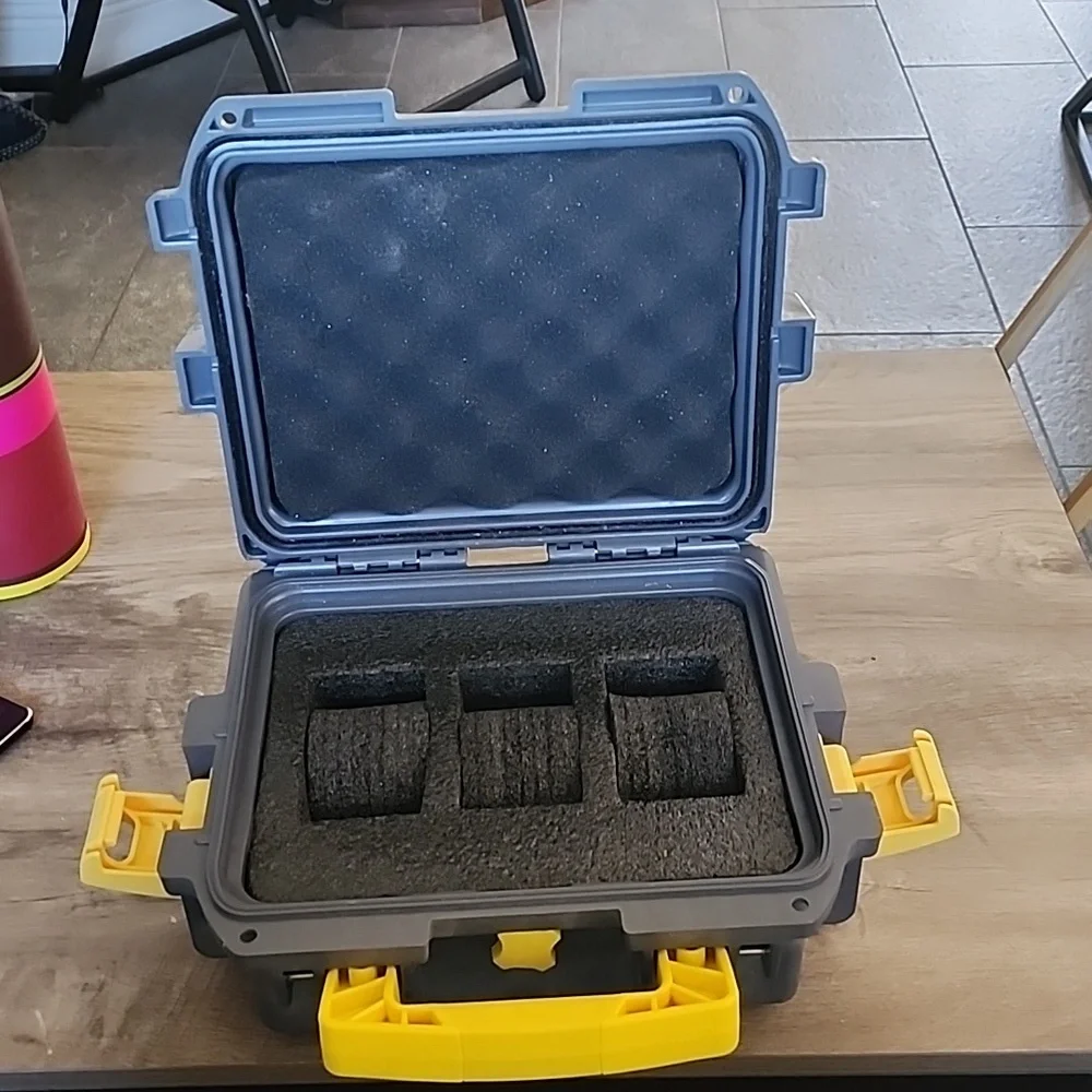 INVICTA 3 SLOT CASE - Picture 5 of 6